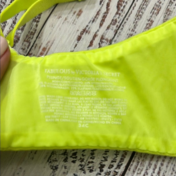 Victoria's Secret Green Bra Intimates & Sleepwear - Picture 6 of 7